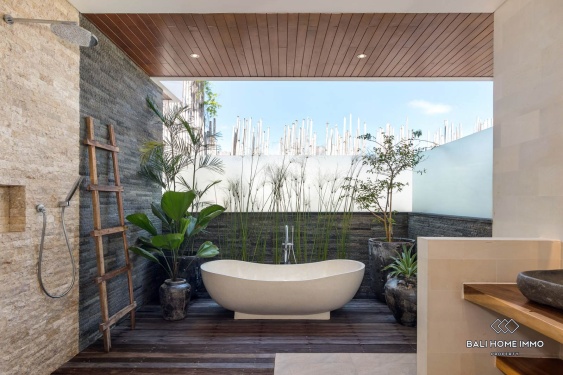 Image 1 from Villa keluarga 4 kamar dengan taman dijual di Umalas.