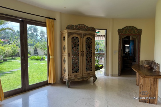Image 8 from Villa keluarga 4 kamar berpemandangan sawah dijual di Ubud.