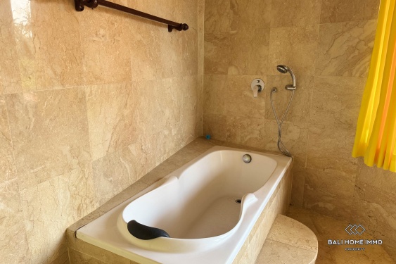 Image 17 from Villa keluarga 4 kamar berpemandangan sawah dijual di Ubud.