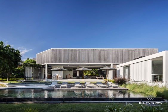 Image 17 from 4 bedroom luxurious villa with ricefield view for rental in Tegal Cupek Umalas