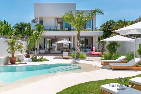 3 Bedroom Modern Tropical Villa for Sale in Canggu Berawa