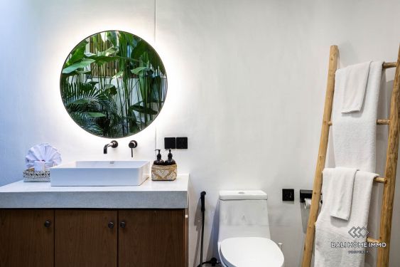 Image 16 from Villa moderne de 4 chambres à vendre à proximité de la plage de Batu Bolong