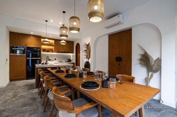 Image 7 from Villa moderne de 4 chambres à vendre à proximité de la plage de Batu Bolong