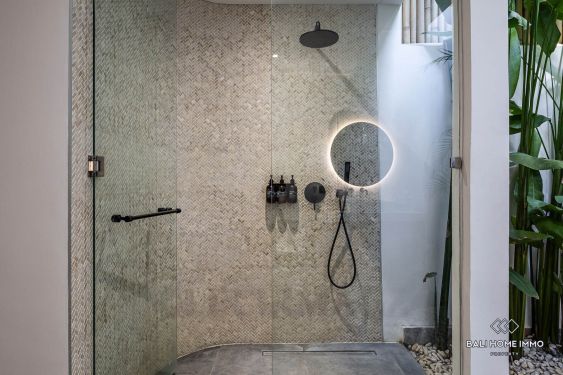 Image 15 from Villa moderne de 4 chambres à vendre à proximité de la plage de Batu Bolong