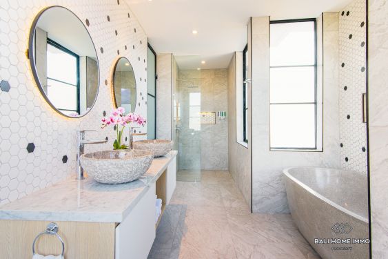 Image 20 from 4 Bedroom Modern Villa For Sale and Rent in the center of Berawa Bali