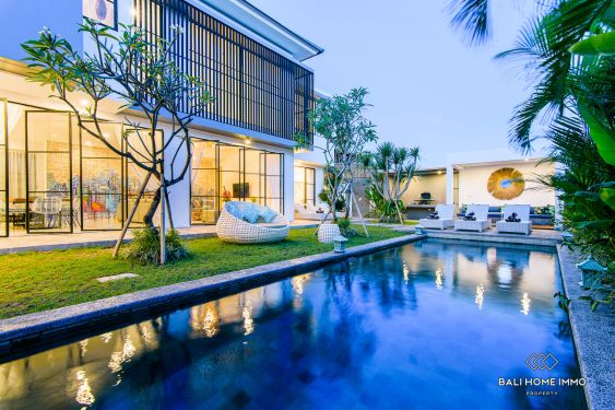 Image 2 from Villa moderen 4 Kamar Disewakan di Pusat Berawa Bali