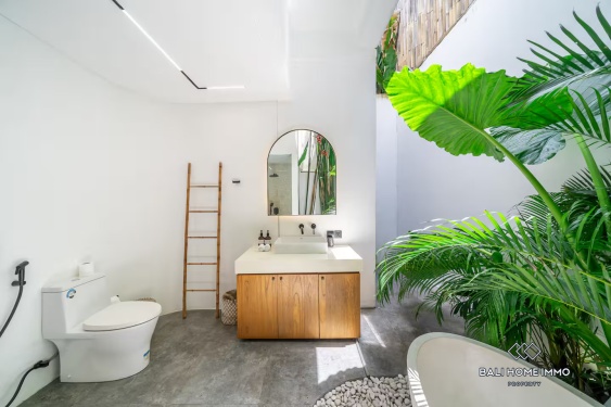 Image 20 from 4 Bedroom Modern Villa for sale leasehold near Batu Bolong beach