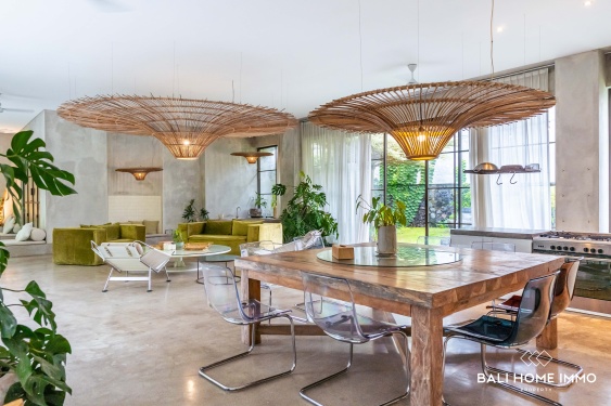 Image 12 from Vila modern 4 kamar berpemandangan hutan dan sungai dijual di Pererenan Beachside