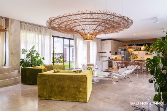 Image 4 from Vila modern 4 kamar berpemandangan hutan dan sungai dijual di Pererenan Beachside