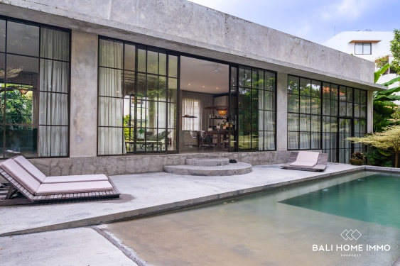 Image 2 from Vila modern 4 kamar berpemandangan hutan dan sungai dijual di Pererenan Beachside