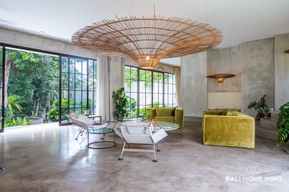 Image 3 from Vila modern 4 kamar berpemandangan hutan dan sungai dijual di Pererenan Beachside