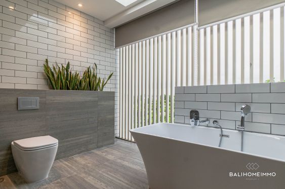 Image 14 from Disewakan Penthouse 4 Kamar  dengan Pemandangan Sawah di Kuta Bali