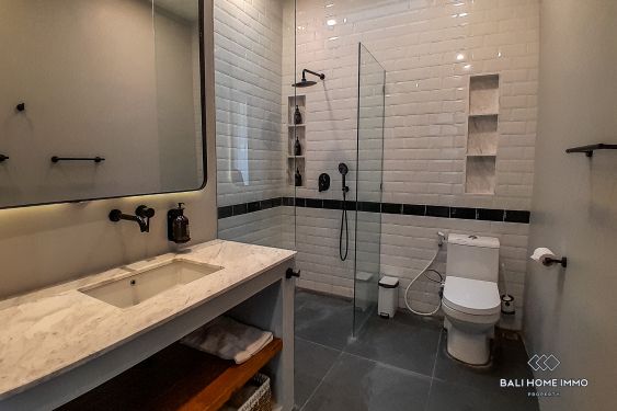 Image 3 from Vila Tropis 4 Kamar Dijual di jantung Berawa