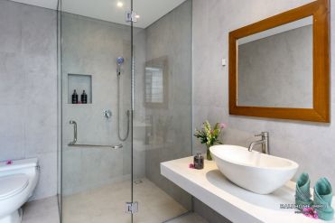 Image 15 from 4 Bedroom Villa with garden for Rent in Bali Canggu Berawa