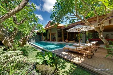 VILLA DE 4 CHAMBRES À VENDRE EN PLEINE PROPRIÉTÉ À SEMINYAK