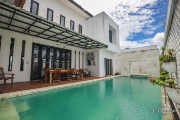 Image 1 from 4 Bedroom Villa For Sale Freehold in Umalas