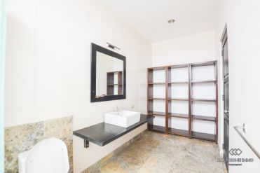 Image 2 from 4 Bedroom Villa For Sale Freehold in Umalas