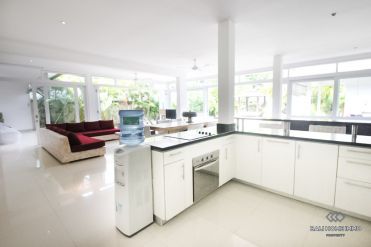 Image 7 from 4 Bedroom Villa for Yearly Rental in Bali Seminyak