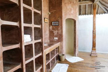 Image 10 from 5 Bedroom Villa For Rent in Seminyak Bali