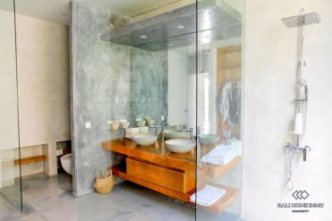 Image 2 from 4 Bedroom Villa For Sale in Berawa