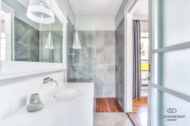 Image 15 from Villa Keluarga 4 Kamar Tidur dengan Taman Luas Dijual di Canggu Berawa
