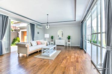 Image 7 from Villa Keluarga 4 Kamar Tidur dengan Taman Luas Dijual di Canggu Berawa