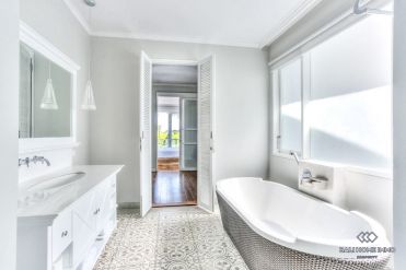 Image 14 from Villa Keluarga 4 Kamar Tidur dengan Taman Luas Dijual di Canggu Berawa