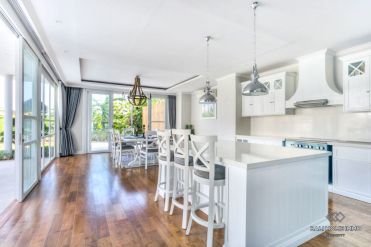 Image 5 from Villa Keluarga 4 Kamar Tidur dengan Taman Luas Dijual di Canggu Berawa