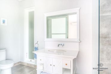 Image 16 from Villa Keluarga 4 Kamar Tidur dengan Taman Luas Dijual di Canggu Berawa