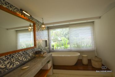 Image 9 from 4 Bedroom Villa with Ricefield View For Yearly Rental in Umalas