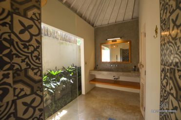 Image 12 from 4 Bedroom Villa with Ricefield View For Yearly Rental in Umalas