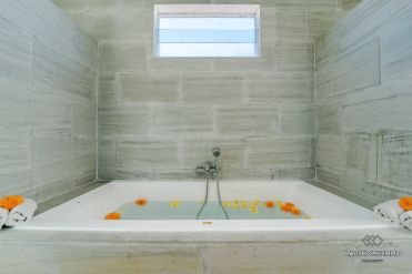 Image 1 from Villa 4 Kamar Tidur Dijual dan Disewakan di Bali Seminyak