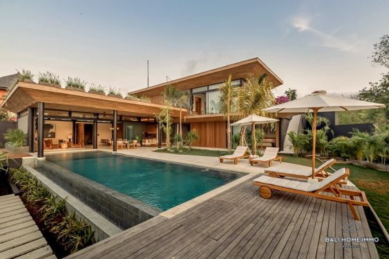 Image 2 from Villa luxueuse de 5 chambres avec vue sur l'océan à vendre en pleine propriété à Uluwatu Bali