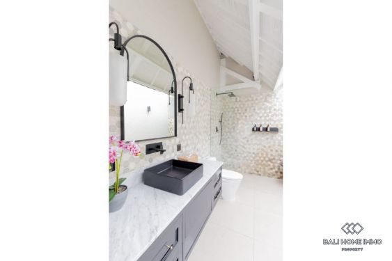 Image 19 from Villa de 4 chambres à louer à l'année près de Berawa Beach Canggu Bali