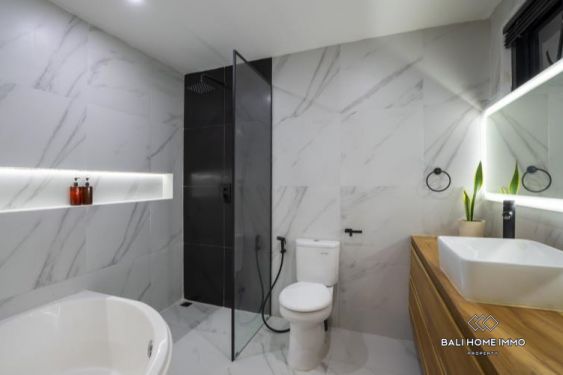 Image 16 from 5 bedroom villa with garden for sale in Bali Canggu Batu Bolong