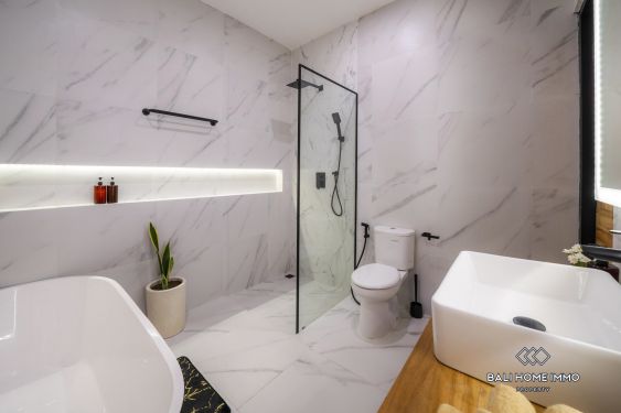 Image 17 from 5 bedroom villa with garden for sale in Bali Canggu Batu Bolong