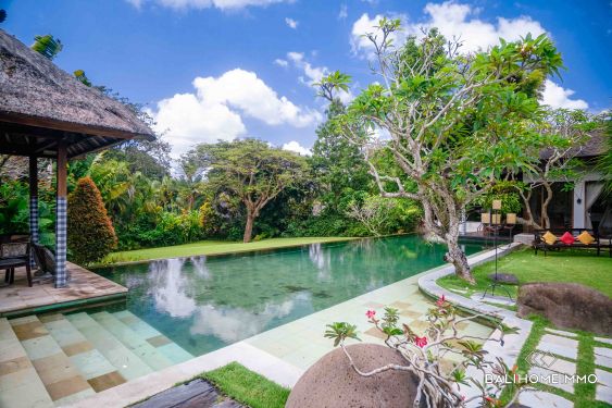 Image 2 from Domaine de 5 chambres avec grand jardin à vendre au coeur de Pererenan Bali