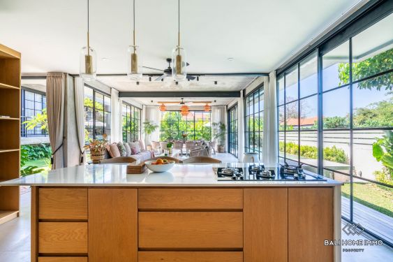 Image 9 from Villa familiale de 4 chambres à louer à Bali Canggu Batu Bolong