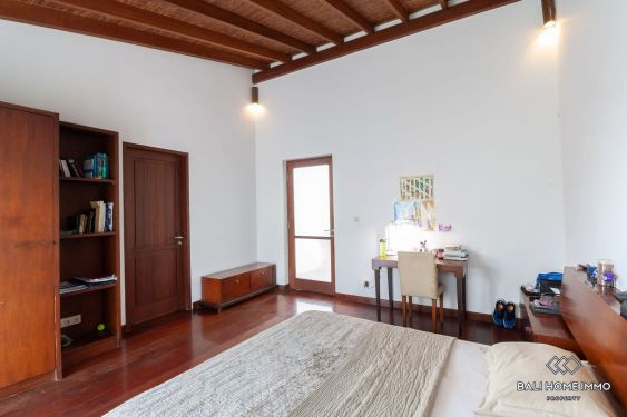 Image 4 from Villa Keluarga 5 Kamar Disewakan di Berawa Canggu