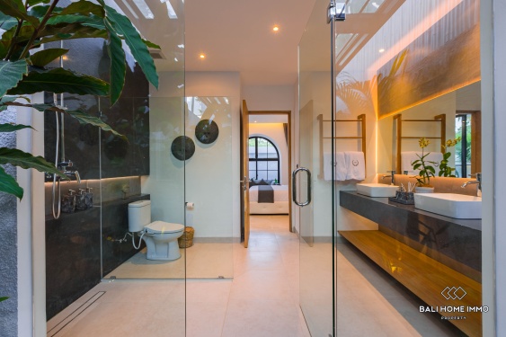 Image 12 from Villa de luxe de 5 chambres avec vue sur la jungle à vendre en bail emphytéotique à Ubud