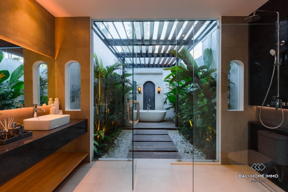 Image 14 from Villa de luxe de 5 chambres avec vue sur la jungle à vendre en bail emphytéotique à Ubud