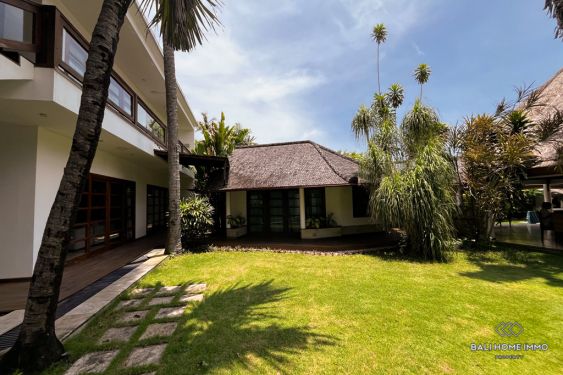 Image 2 from 5 Bedroom Family Villa with Garden For Rent Yearly Near Batu Belig Beach Bali