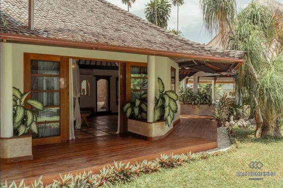 Image 3 from Villa familiale de 5 chambres avec jardin à louer à l'année près de Batu Belig Beach Bali