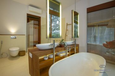 Image 3 from 5 Bedroom Villa for Sale in Bali Seseh