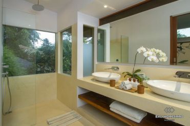 Image 3 from Villa de 5 chambres à vendre à Bali Seseh