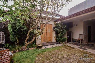 Image 3 from 5 Bedroom Villa For Sale Leasehold in Berawa