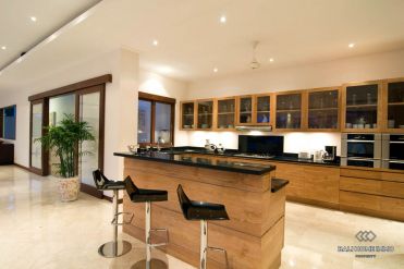 Image 9 from Spacieuse villa de 5 chambres avec jardin à vendre à Canggu Batu Bolong