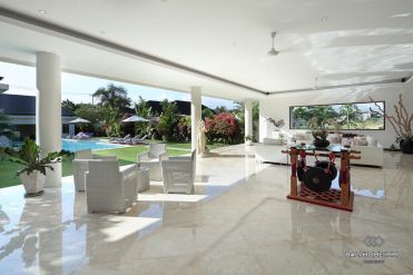 Image 5 from Spacieuse villa de 5 chambres avec jardin à vendre à Canggu Batu Bolong
