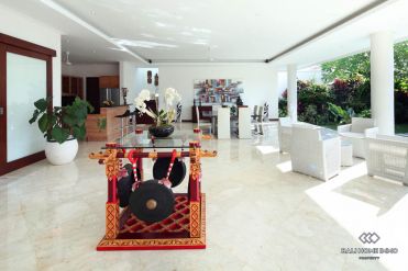 Image 6 from Spacieuse villa de 5 chambres avec jardin à vendre à Canggu Batu Bolong