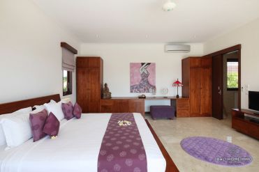 Image 13 from Spacieuse villa de 5 chambres avec jardin à vendre à Canggu Batu Bolong
